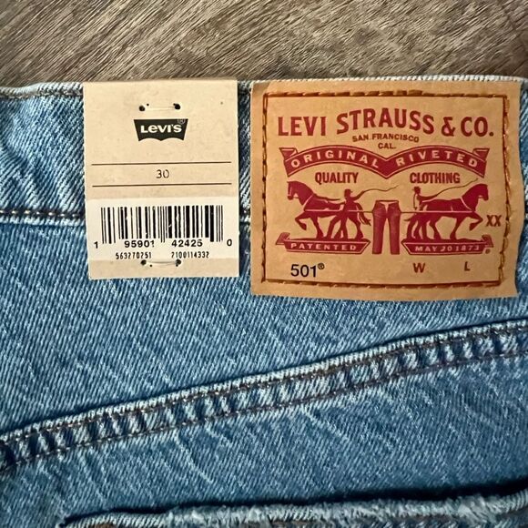 Levi's 501 Original Jean Distressed Shorts-Size 30 - Picture 4 of 7